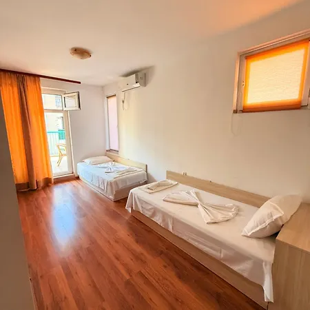 Konukevi Lilia 4*