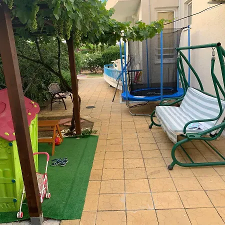 Konukevi Lilia 4*